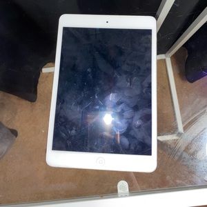 Ipad Mini 4 (READ DESCRIPTION)
